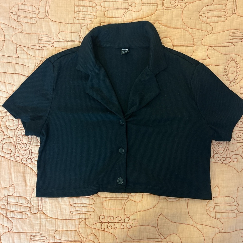 SHEIN Black Collared Button Crop Top
